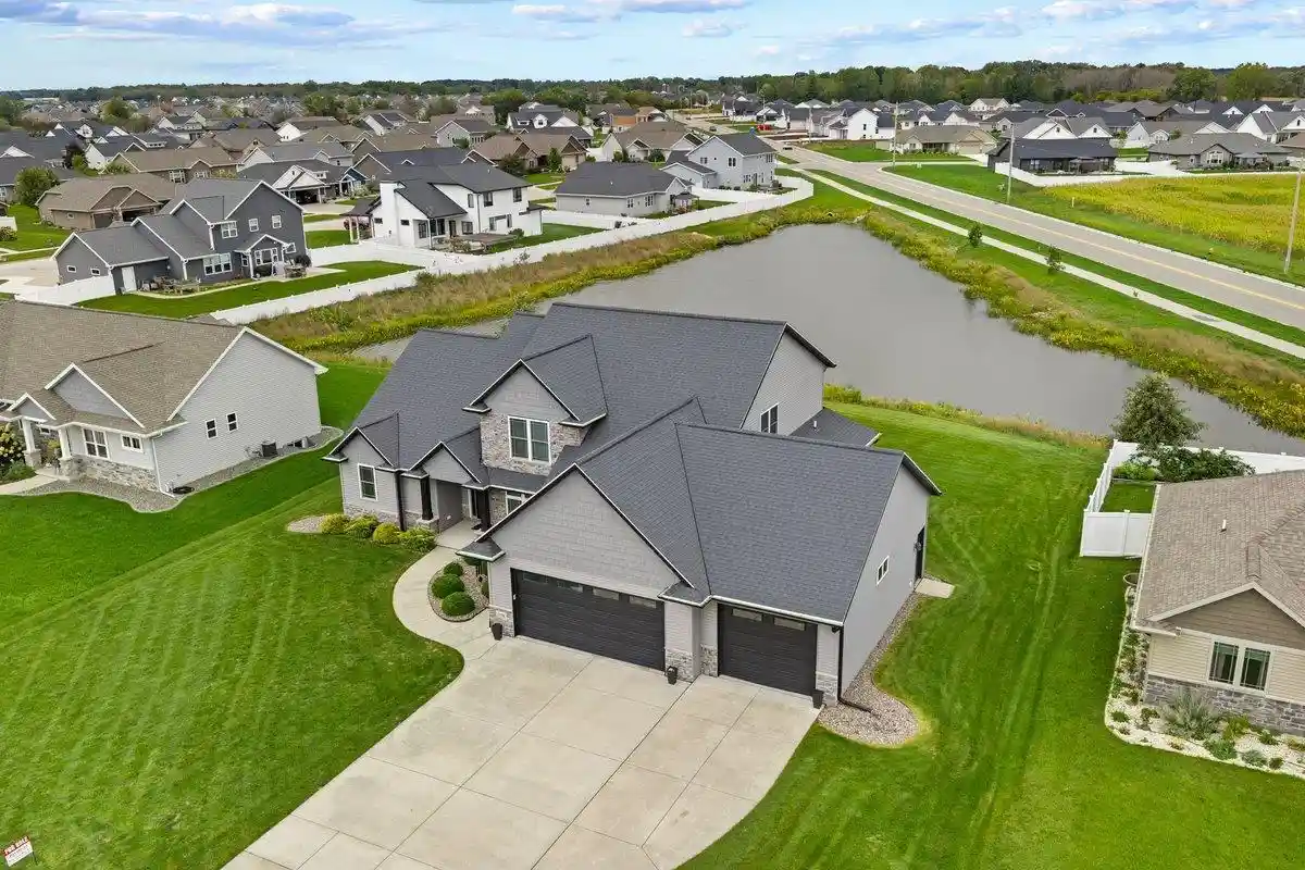 Photo 3 of Sale Pending at 1774 Applewood Dr, De Pere, WI 54115 | MLS# 50333087 | Listing updated on 2026-10-01