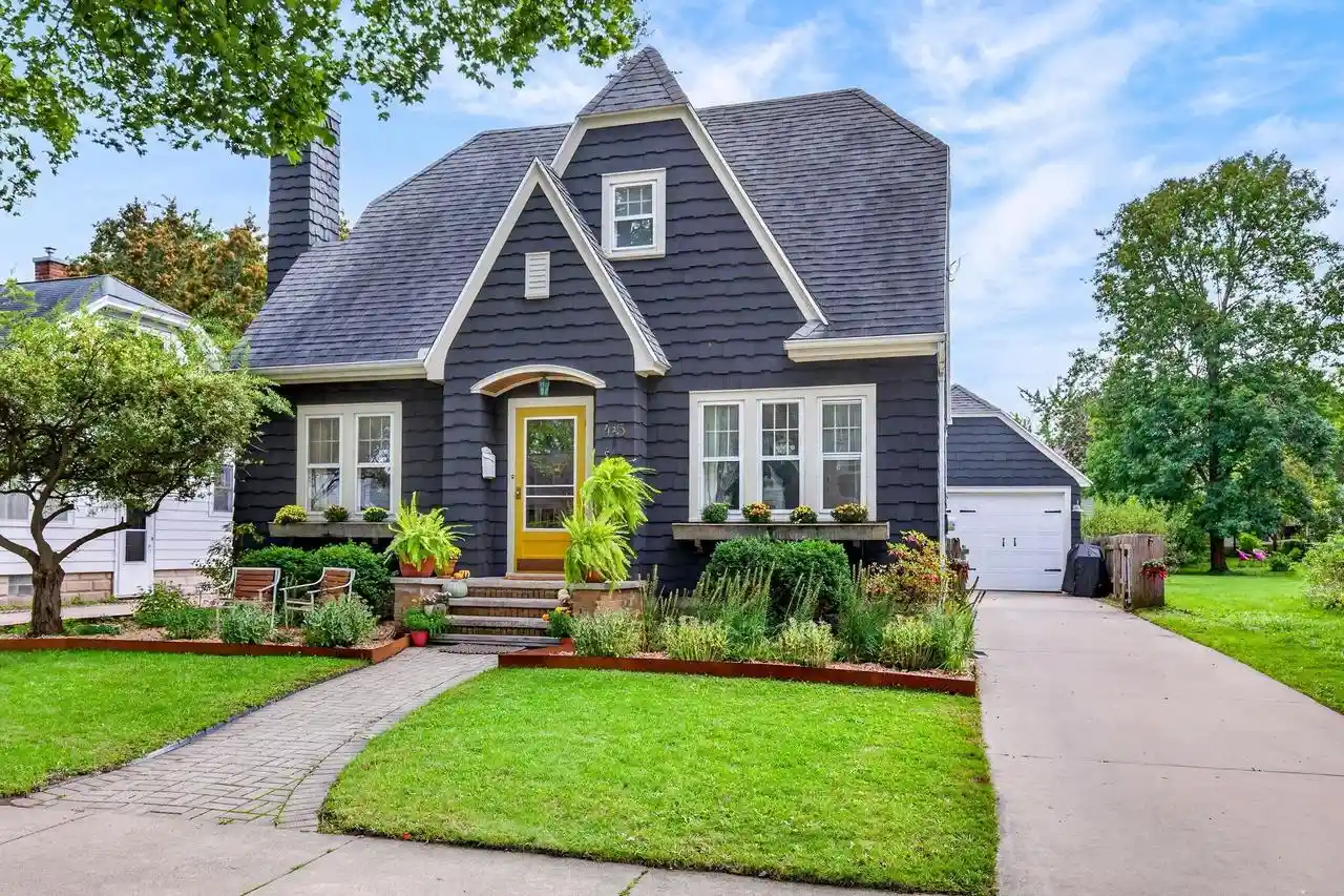 Photo 1 of Single family home for sale at 425 E Circle St, Appleton, WI 54911 | MLS# 50333083 | Listing updated on 2026-09-23