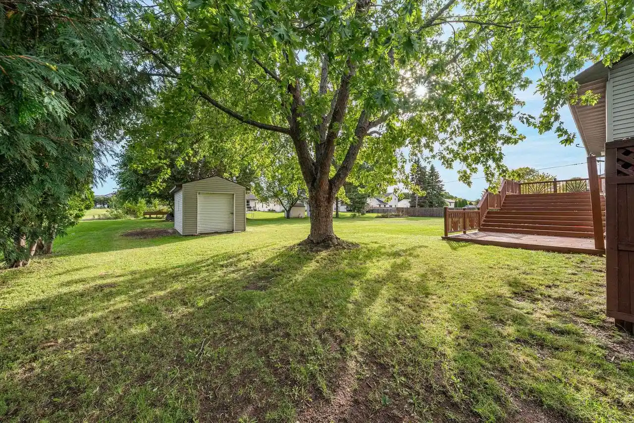 Photo 2 of Single family home for sale at 729 Farmington Ave, Oshkosh, WI 54901 | MLS# 50333082 | Listing updated on 2026-09-22