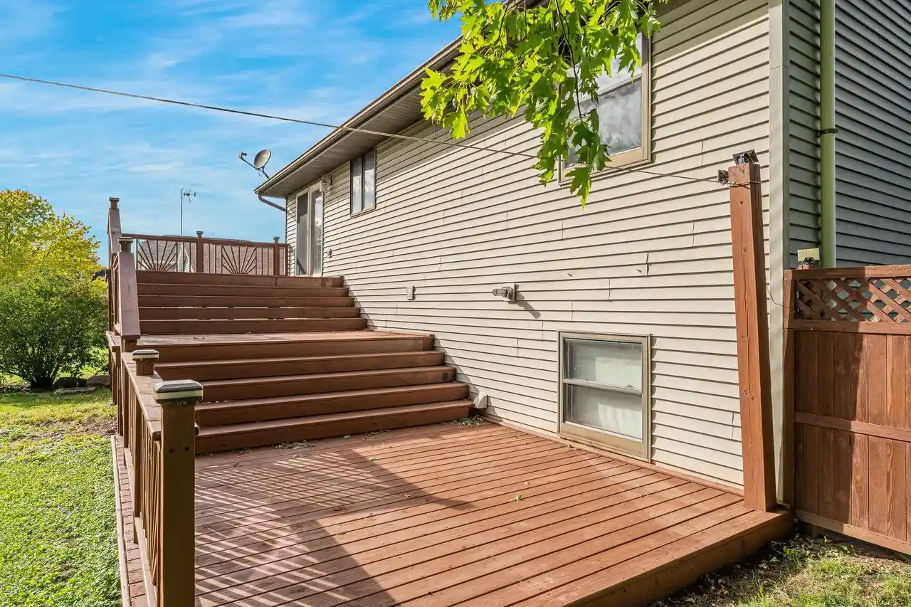 Photo 4 of Single family home for sale at 729 Farmington Ave, Oshkosh, WI 54901 | MLS# 50333082 | Listing updated on 2026-09-22