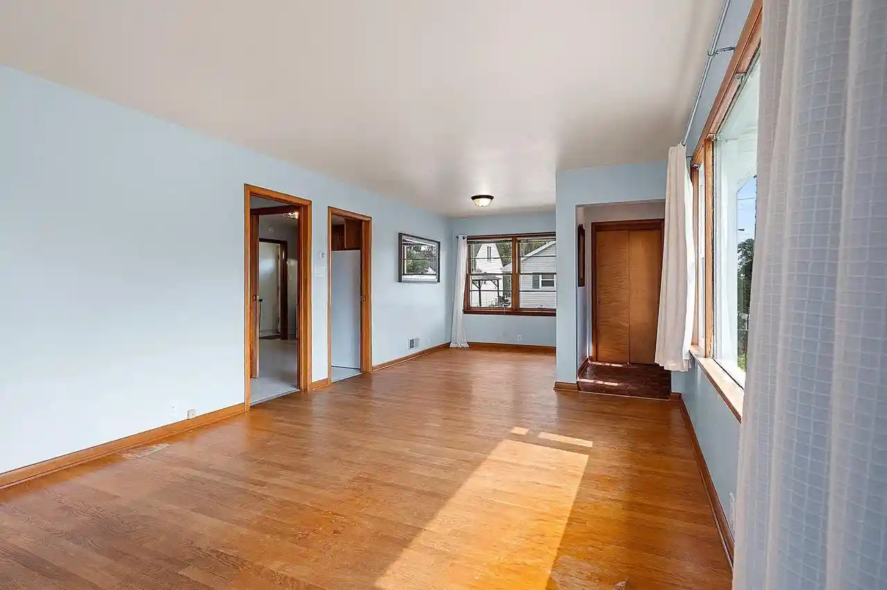 Photo 3 of Single family home for sale at 994 Roscoe St, Green Bay, WI 54304 | MLS# 50333086 | Listing updated on 2026-09-23