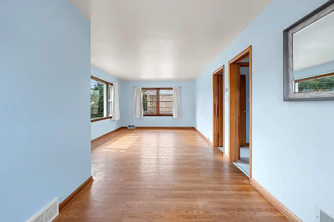 Photo 3 of Single family home for sale at 994 Roscoe St, Green Bay, WI 54304 | MLS# 50333086 | Listing updated on 2026-09-23