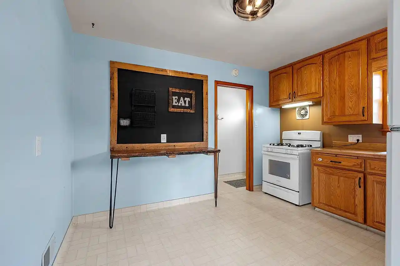 Photo 4 of Single family home for sale at 994 Roscoe St, Green Bay, WI 54304 | MLS# 50333086 | Listing updated on 2026-09-23