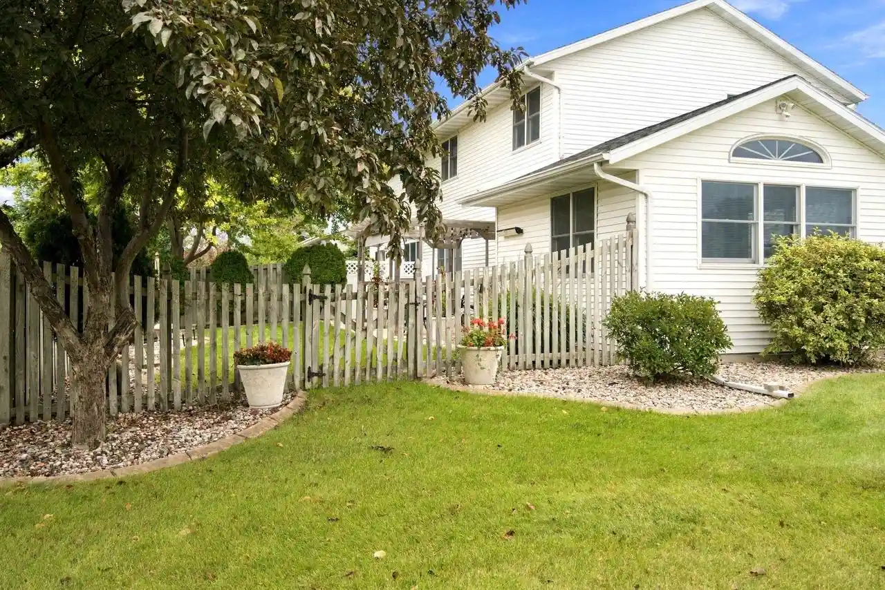 Photo 1 of Single family home for sale at N9673 Hopfensperger Rd, Appleton, WI 54915 | MLS# 50333076 | Listing updated on 2026-09-22