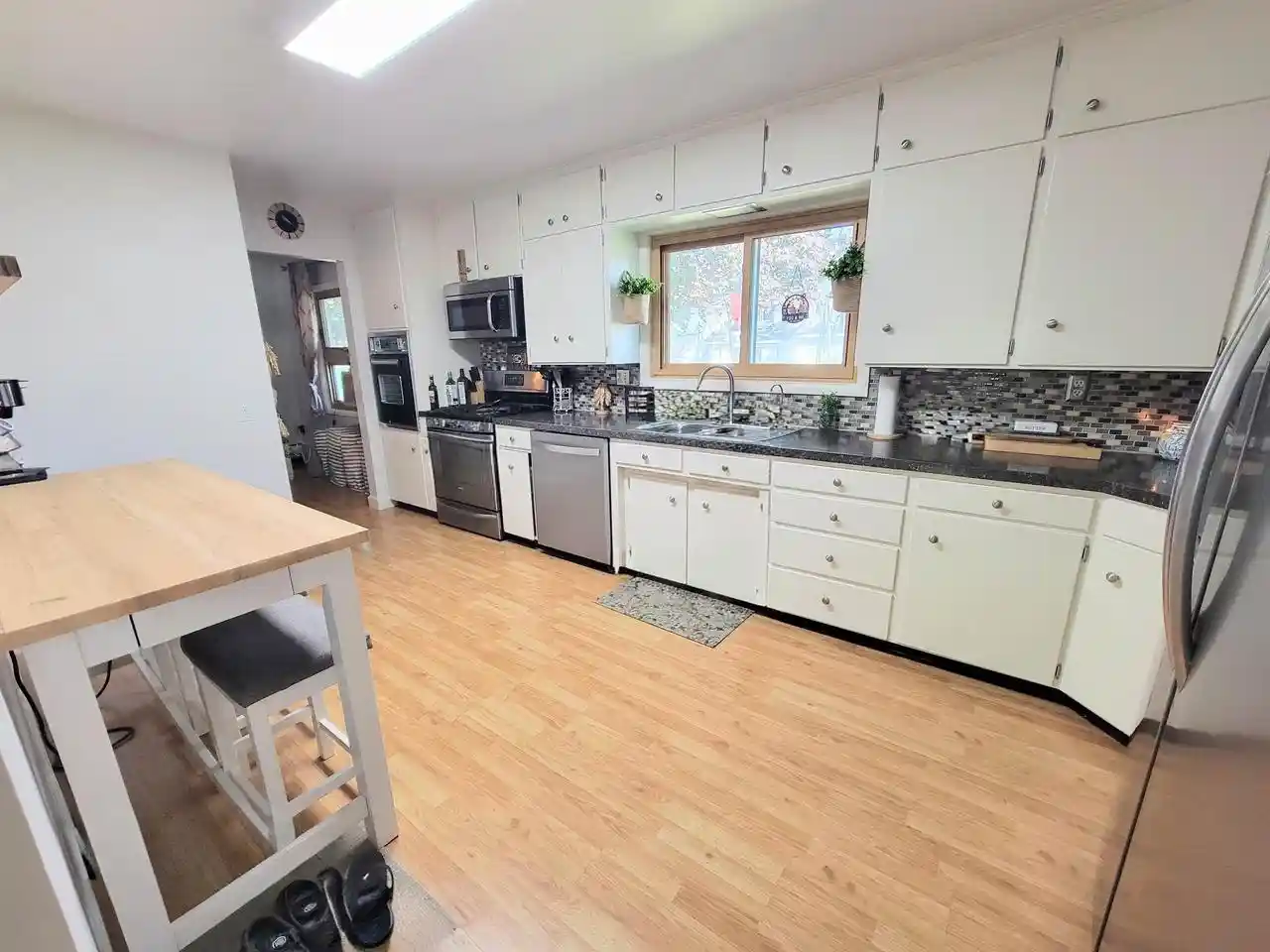 Photo 3 of Single family home for sale at 215 W Cameron St, New London, WI 54961 | MLS# 50333093 | Listing updated on 2026-09-23