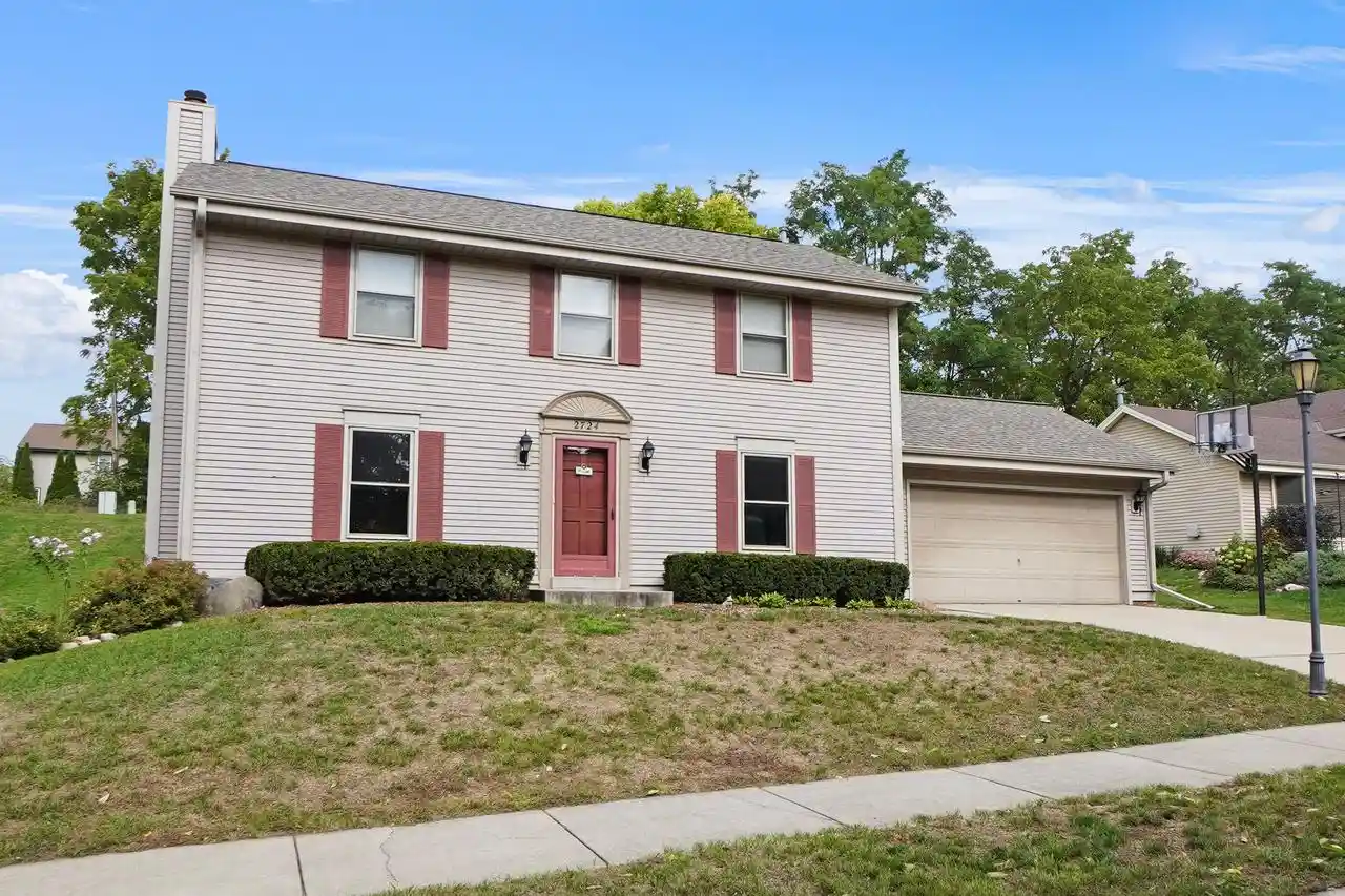 Photo 1 of Single family home for sale at 2724 Oakcrest Dr, Waukesha, WI 53188 | MLS# 1981673 | Listing updated on 2026-09-26