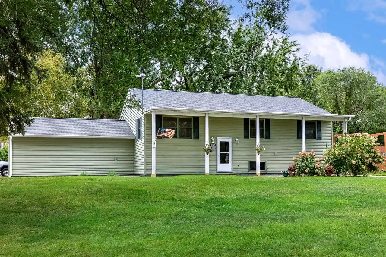 Photo 1 of Single family home for sale at 1550 Main St, Onalaska, WI 54650 | MLS# 1981688 | Listing updated on 2026-09-25