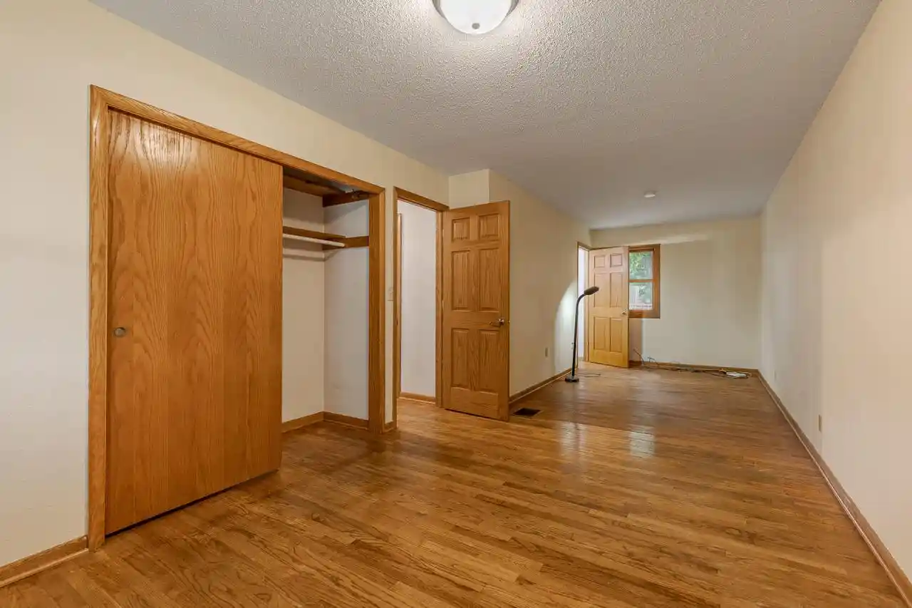 Photo 3 of Single family home for sale at 1550 Main St, Onalaska, WI 54650 | MLS# 1981688 | Listing updated on 2026-09-25