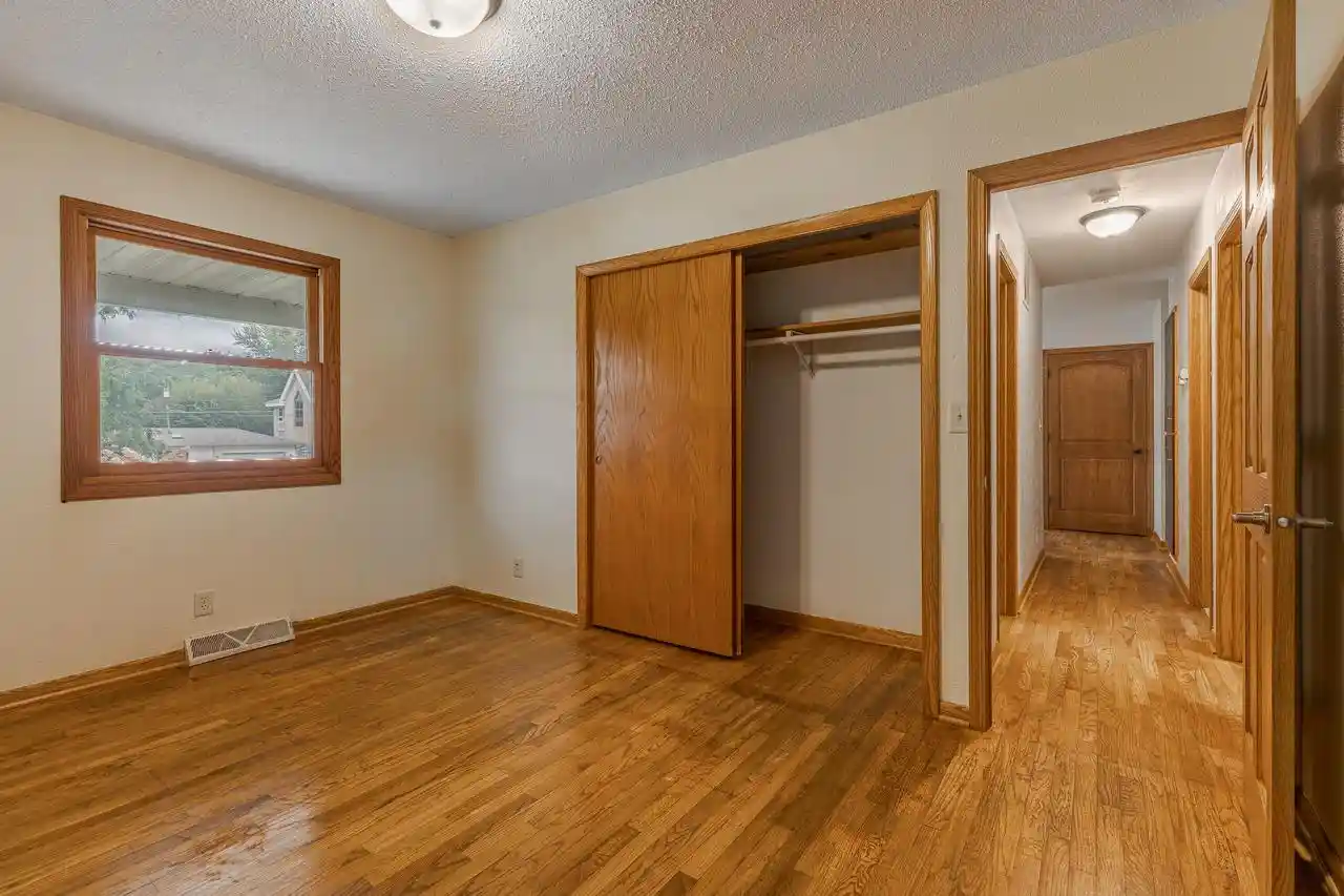 Photo 3 of Single family home for sale at 1550 Main St, Onalaska, WI 54650 | MLS# 1981688 | Listing updated on 2026-09-25