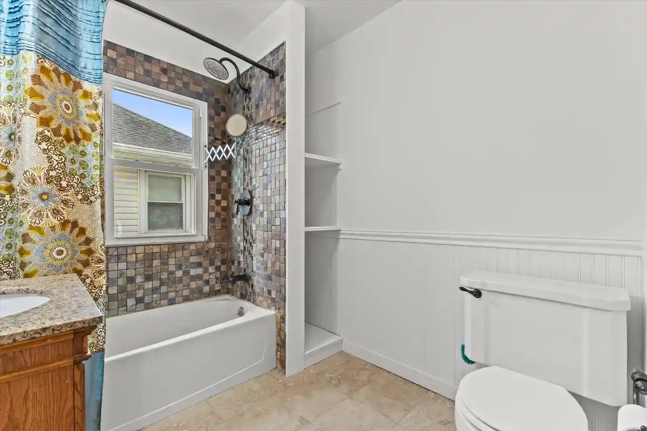Photo 4 of Single family home for sale at 924 Hayes Ave, Racine, WI 53405 | MLS# 1981715 | Listing updated on 2026-09-24