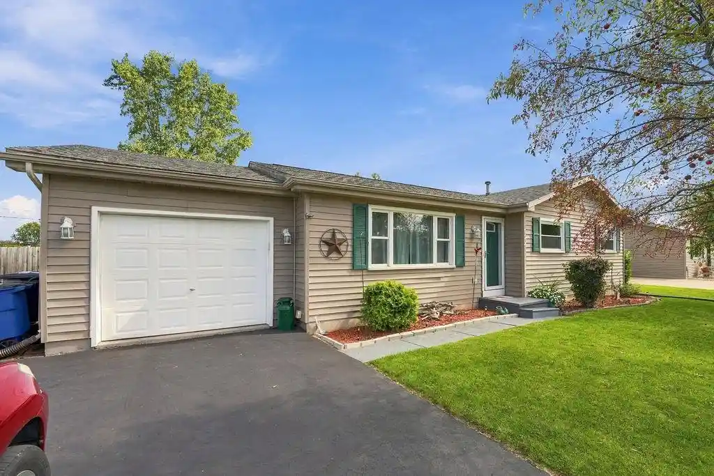 Photo 4 of Single family home for sale at 722 Mckinley Ave, Omro, WI 54963 | MLS# 50333108 | Listing updated on 2026-09-23