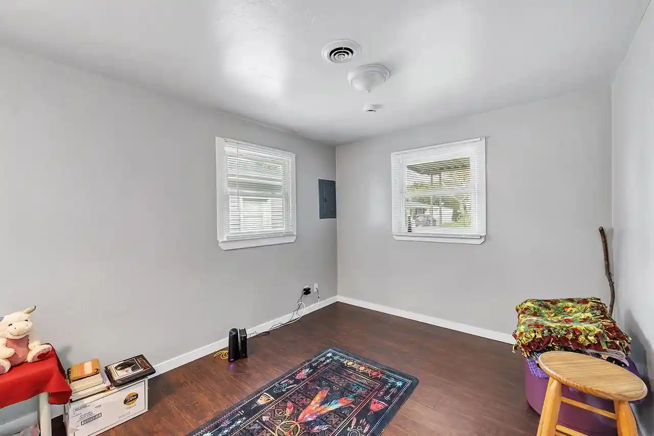 Photo 2 of Single family home for sale at 1960 Oakdale Ave, Green Bay, WI 54302 | MLS# 50333109 | Listing updated on 2026-09-23