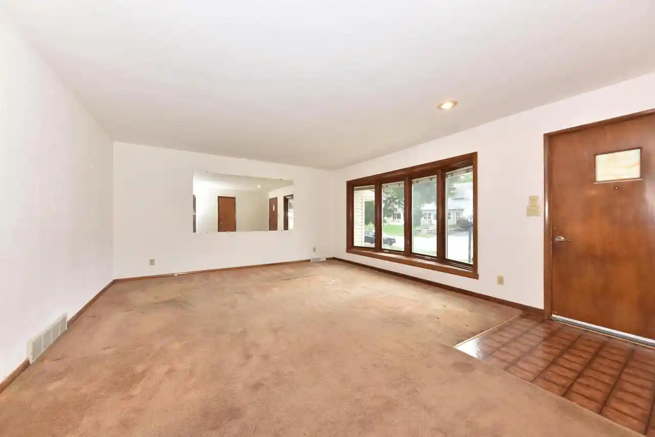 Photo 4 of Single family home for sale at 722 Summit Ave, Waukesha, WI 53188 | MLS# 1981722 | Listing updated on 2026-09-24