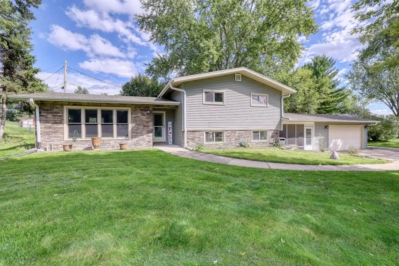 Photo 1 of Sale Pending at W262s3300 Ridge Rd, Waukesha, WI 53189 | MLS# 1981720 | Listing updated on 2026-10-05