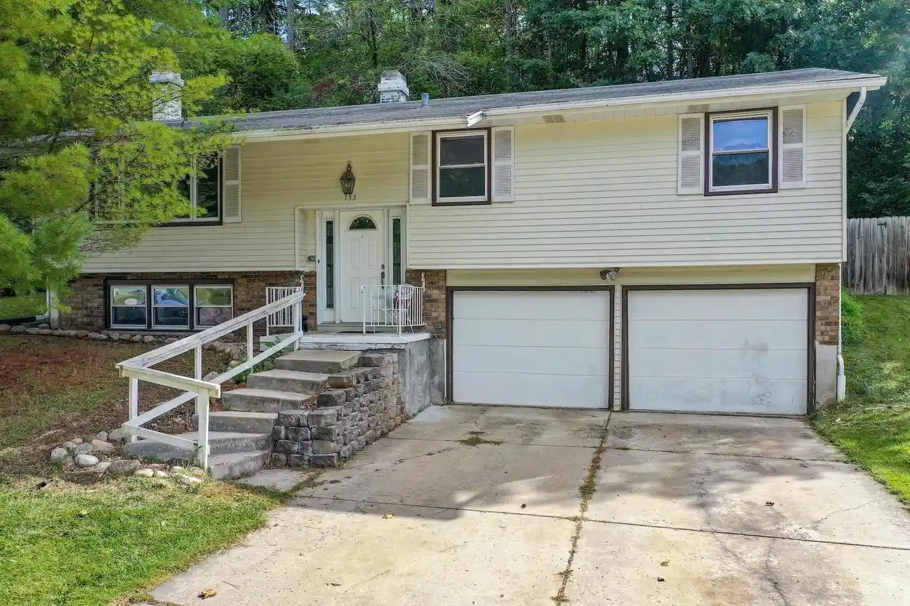 Single family home for sale at 153 Cliffview Dr, Green Bay, WI 54302 | MLS# 50333111