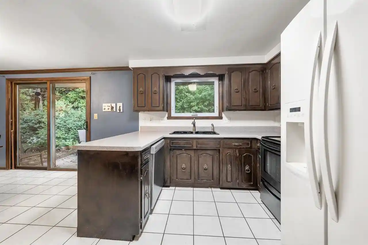 Photo 3 of Single family home for sale at 153 Cliffview Dr, Green Bay, WI 54302 | MLS# 50333111 | Listing updated on 2026-09-23