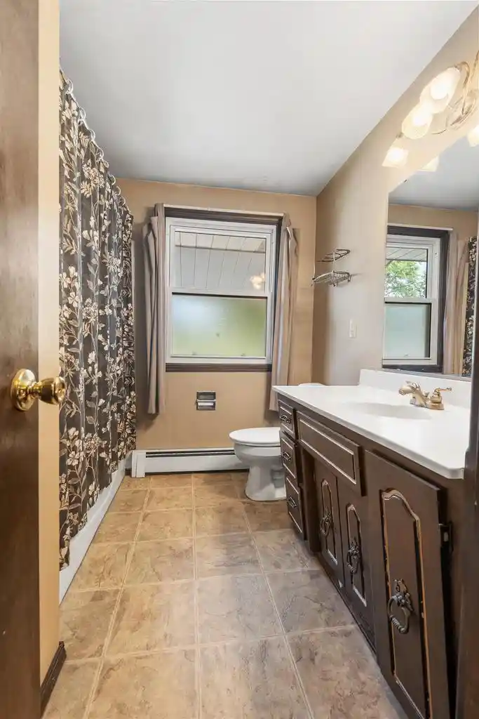 Photo 4 of Single family home for sale at 153 Cliffview Dr, Green Bay, WI 54302 | MLS# 50333111 | Listing updated on 2026-09-23