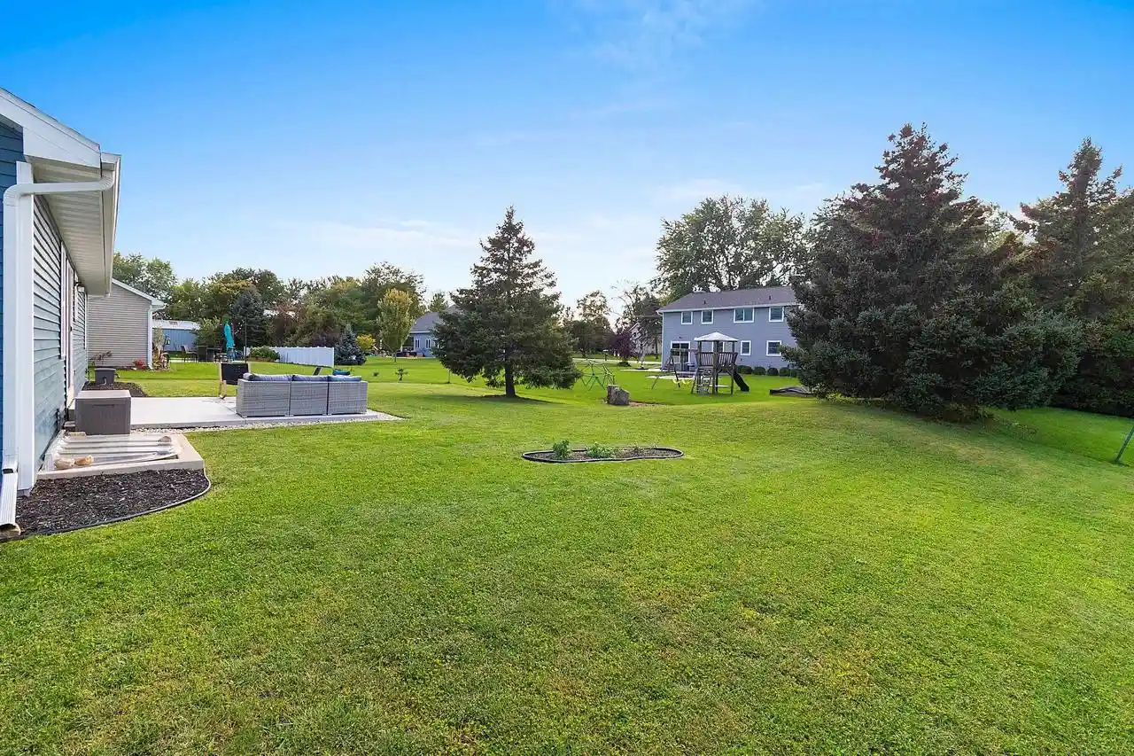 Photo 3 of Single family home for sale at 1290 Brenda Ln, Neenah, WI 54956 | MLS# 50333100 | Listing updated on 2026-09-23