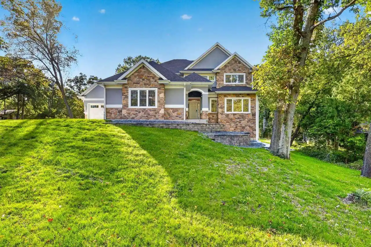 Photo 1 of Mansion for sale at 2652 Oak Crst Cir, Sun Prairie, WI 53590 | MLS# 2033250 | Listing updated on 2026-10-09