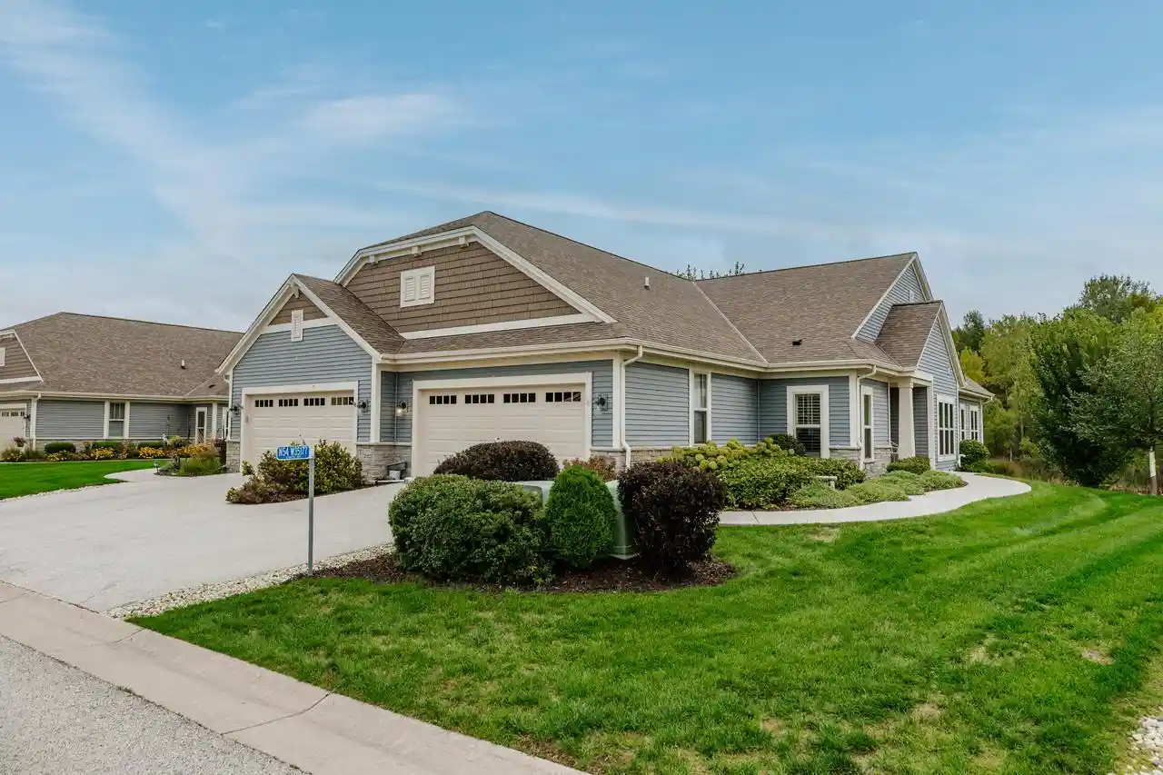 Condo for sale at N54w35177 Coastal Ave #40-2, Oconomowoc, WI 53066 | MLS# 1981729