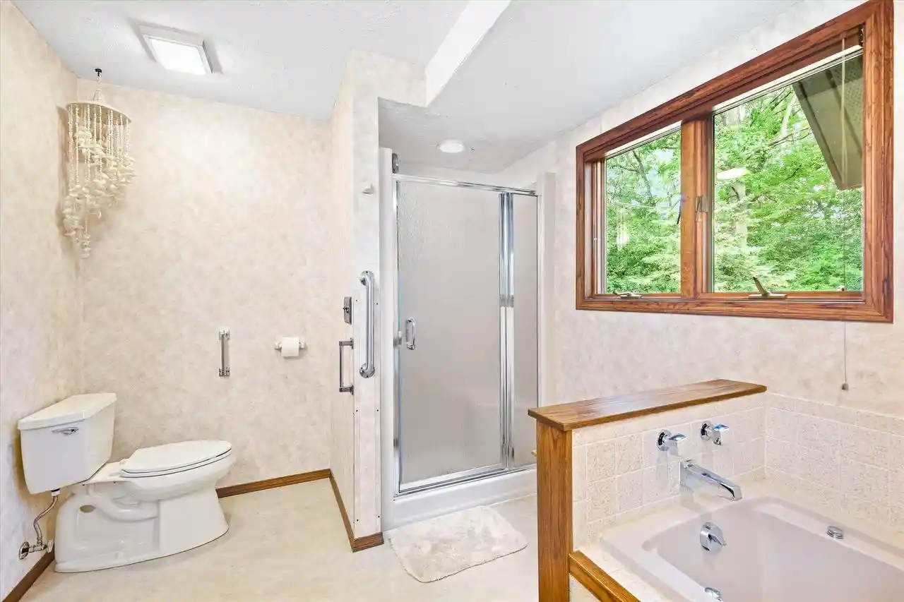 Photo 2 of Single family home for sale at 2098 Shawnee Ln, Oshkosh, WI 54901 | MLS# 50333103 | Listing updated on 2026-09-23