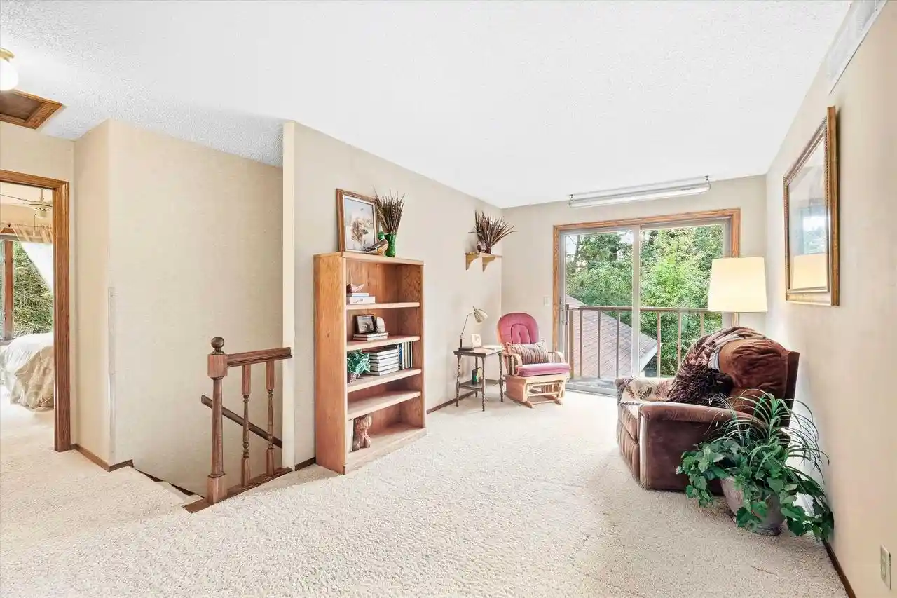 Photo 4 of Single family home for sale at 2098 Shawnee Ln, Oshkosh, WI 54901 | MLS# 50333103 | Listing updated on 2026-09-23