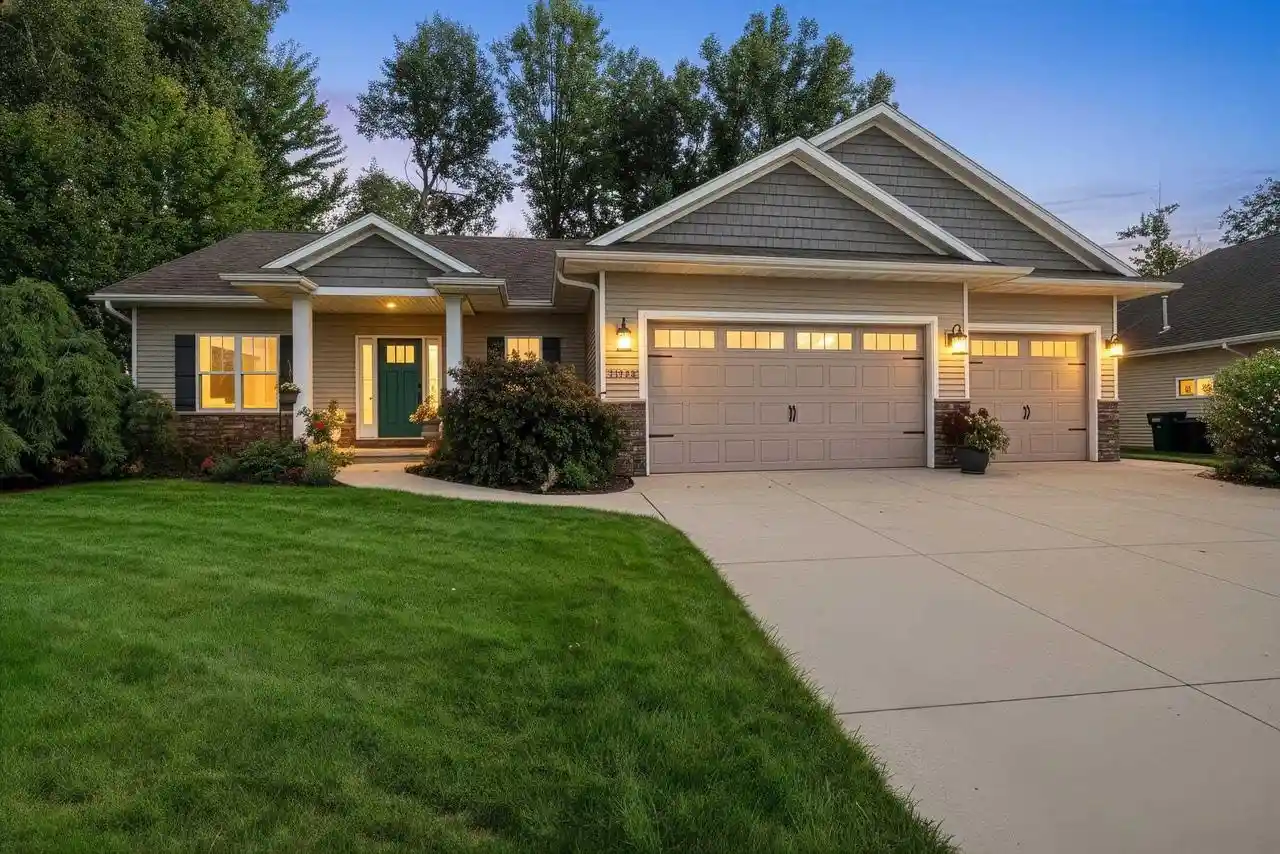 Photo 1 of Single family home for sale at 1048 Faversham Way, Green Bay, WI 54313 | MLS# 50333106 | Listing updated on 2026-09-24