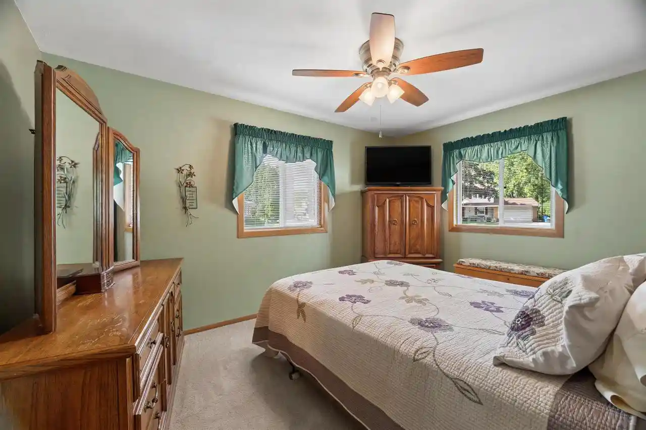 Photo 2 of Single family home for sale at 1135 Heritage Trl, Oshkosh, WI 54904 | MLS# 50333122 | Listing updated on 2026-09-23