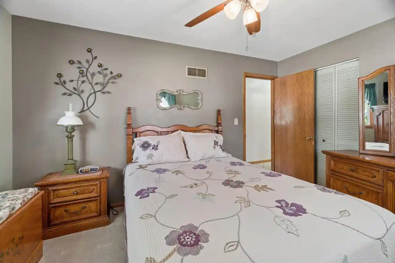 Photo 3 of Single family home for sale at 1135 Heritage Trl, Oshkosh, WI 54904 | MLS# 50333122 | Listing updated on 2026-09-23