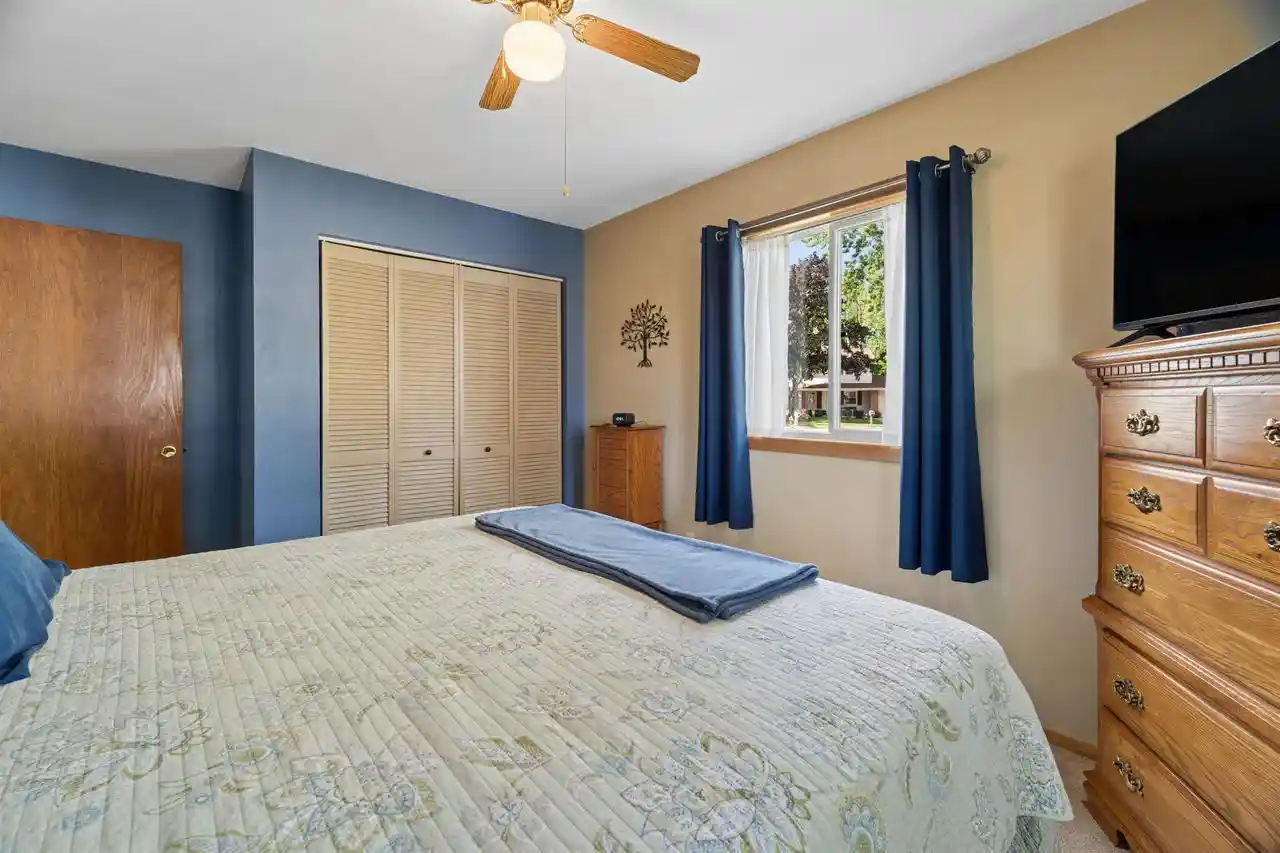 Photo 4 of Single family home for sale at 1135 Heritage Trl, Oshkosh, WI 54904 | MLS# 50333122 | Listing updated on 2026-09-23
