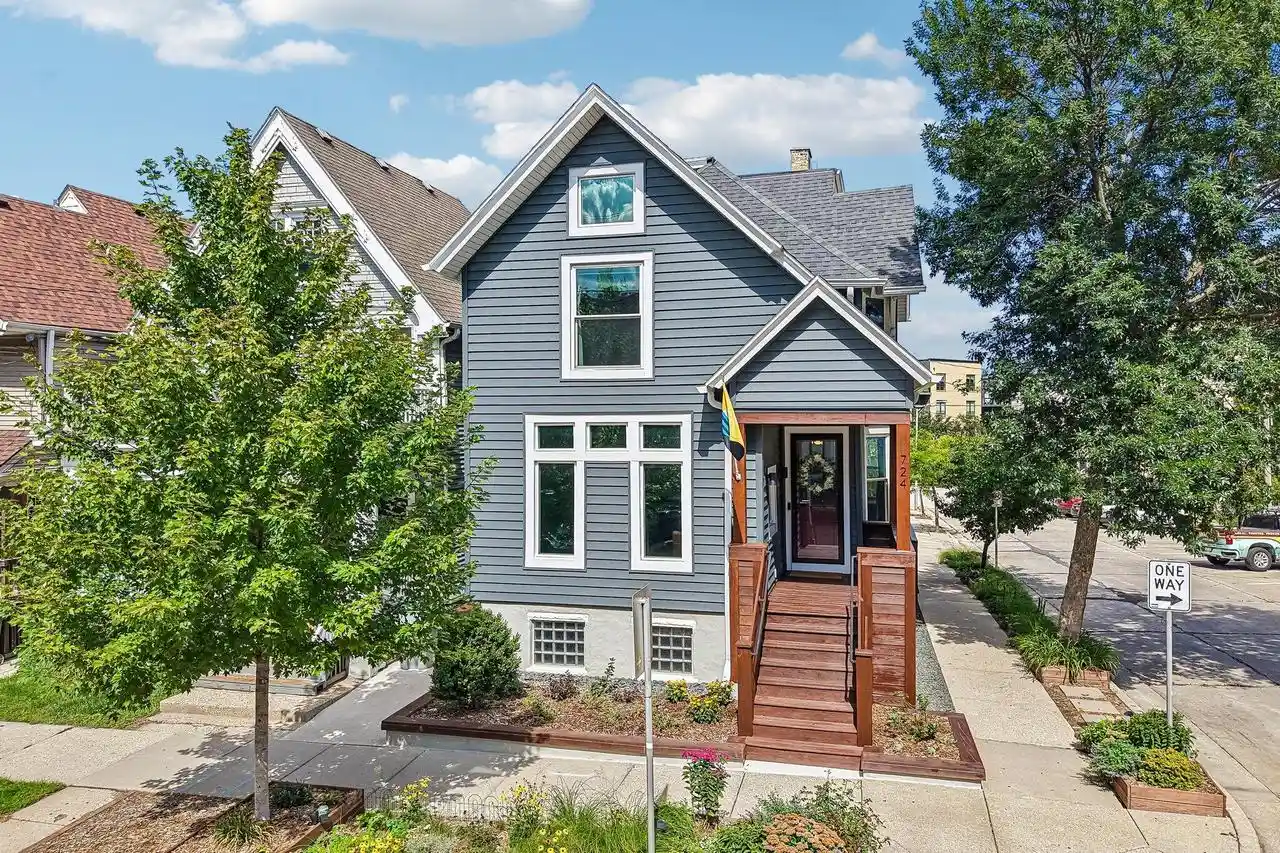 Photo 1 of Single family home for sale at 724 E Pearson St, Milwaukee, WI 53202 | MLS# 1981731 | Listing updated on 2026-10-04
