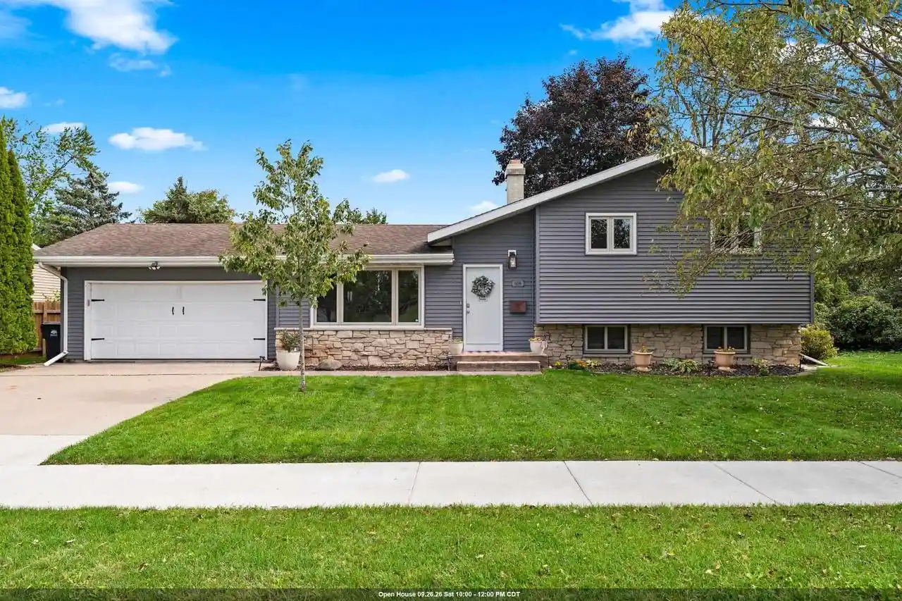 Photo 1 of Single family home for sale at 654 Cedar St, Neenah, WI 54956 | MLS# 50333124 | Listing updated on 2026-09-23