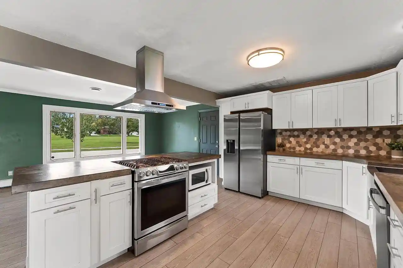 Photo 4 of Single family home for sale at 654 Cedar St, Neenah, WI 54956 | MLS# 50333124 | Listing updated on 2026-09-23