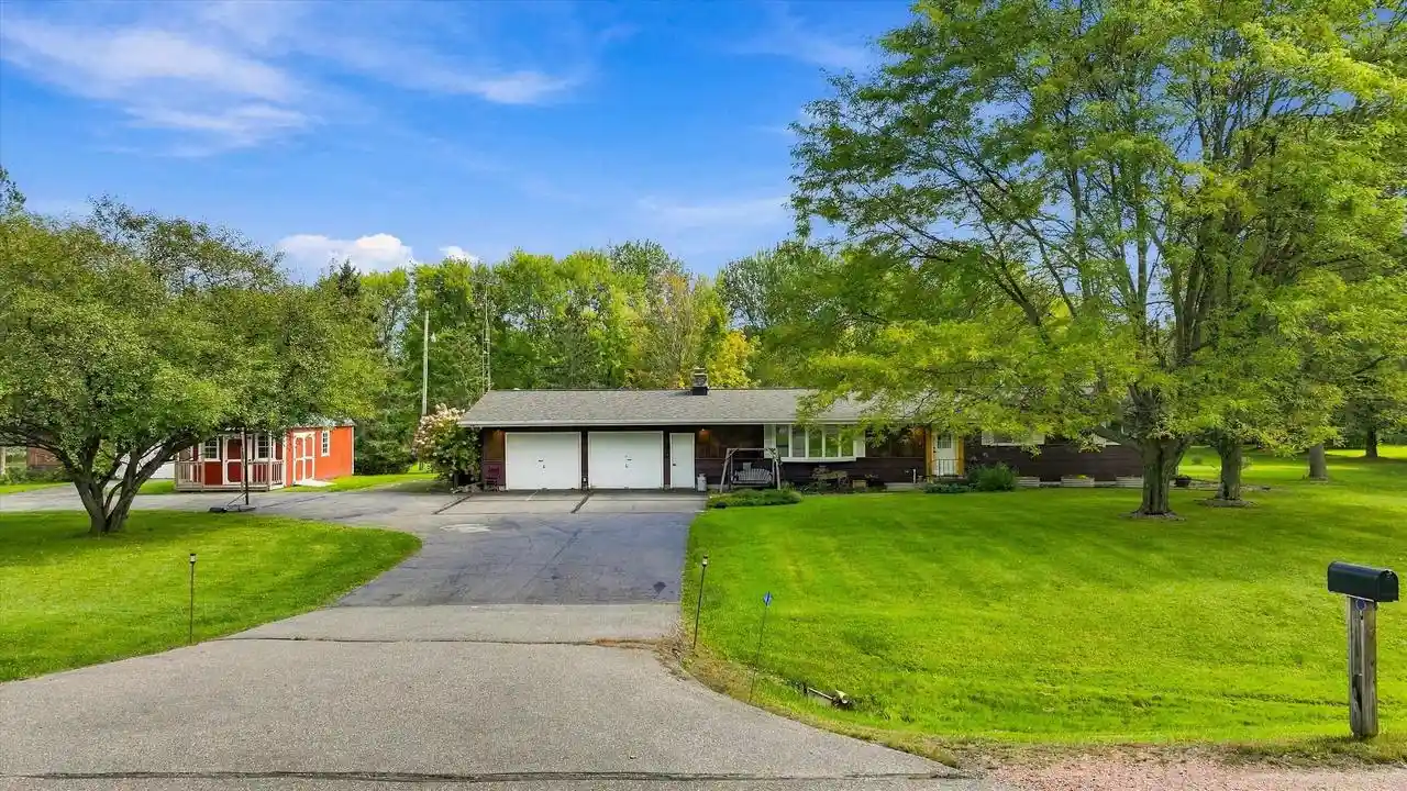Photo 1 of Single family home for sale at 201383 Galvin Ave, Marshfield, WI 54449 | MLS# 22604724 | Listing updated on 2026-09-23