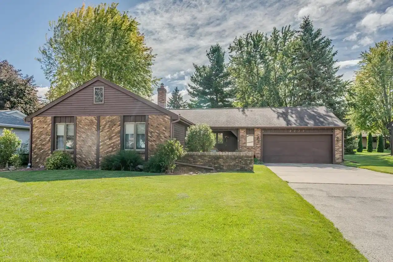 Single family home for sale at 2317 W Applegate Dr, Appleton, WI 54914 | MLS# 50333128