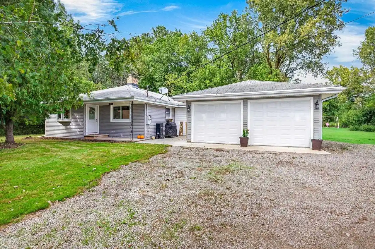 Photo 1 of Single family home for sale at 1730 W Edgewood Dr, Appleton, WI 54913 | MLS# 50333130 | Listing updated on 2026-09-23