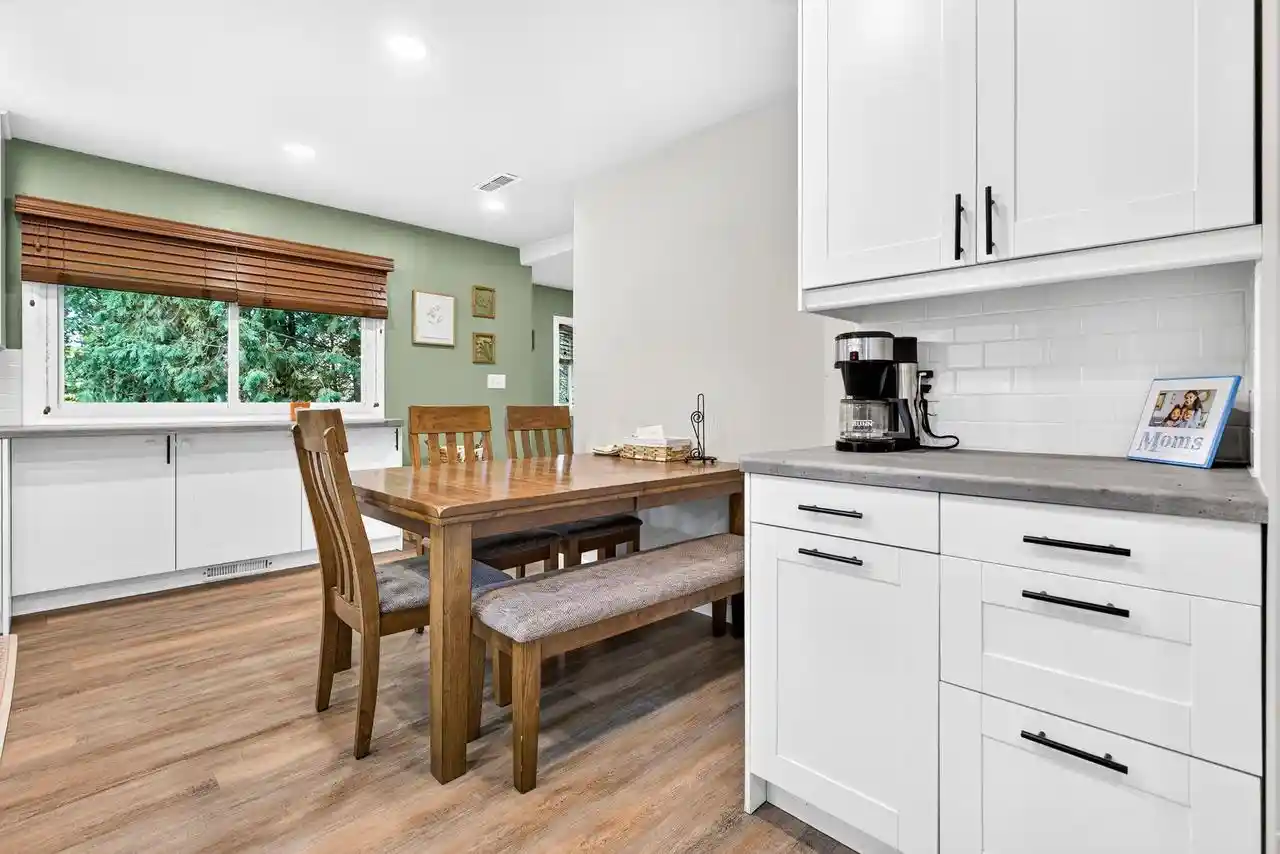Photo 3 of Single family home for sale at 1730 W Edgewood Dr, Appleton, WI 54913 | MLS# 50333130 | Listing updated on 2026-09-23