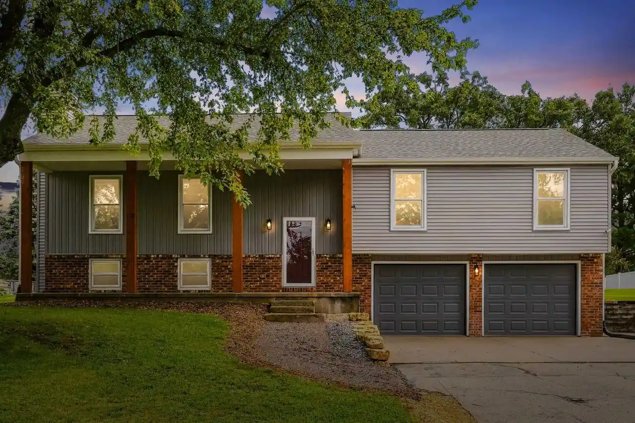 Photo 1 of Single family home for sale at 975 Hillcrest Cir, Platteville, WI 53818 | MLS# 2033260 | Listing updated on 2026-10-02