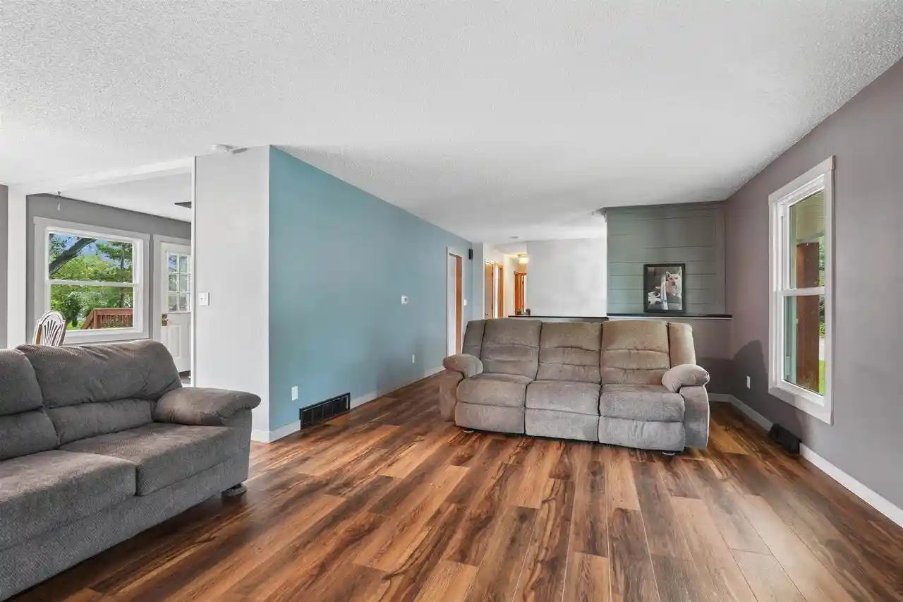 Photo 2 of Single family home for sale at 975 Hillcrest Cir, Platteville, WI 53818 | MLS# 2033260 | Listing updated on 2026-10-02