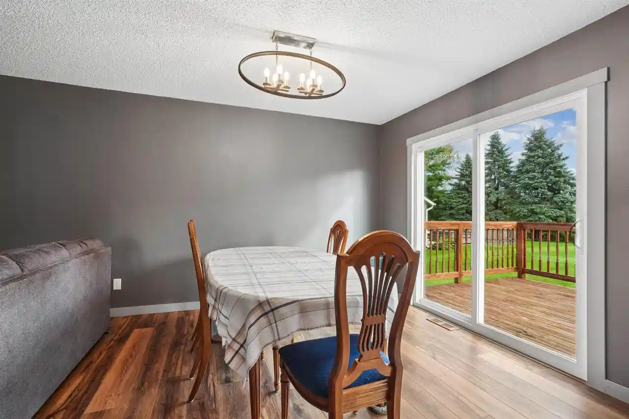 Photo 3 of Single family home for sale at 975 Hillcrest Cir, Platteville, WI 53818 | MLS# 2033260 | Listing updated on 2026-10-02