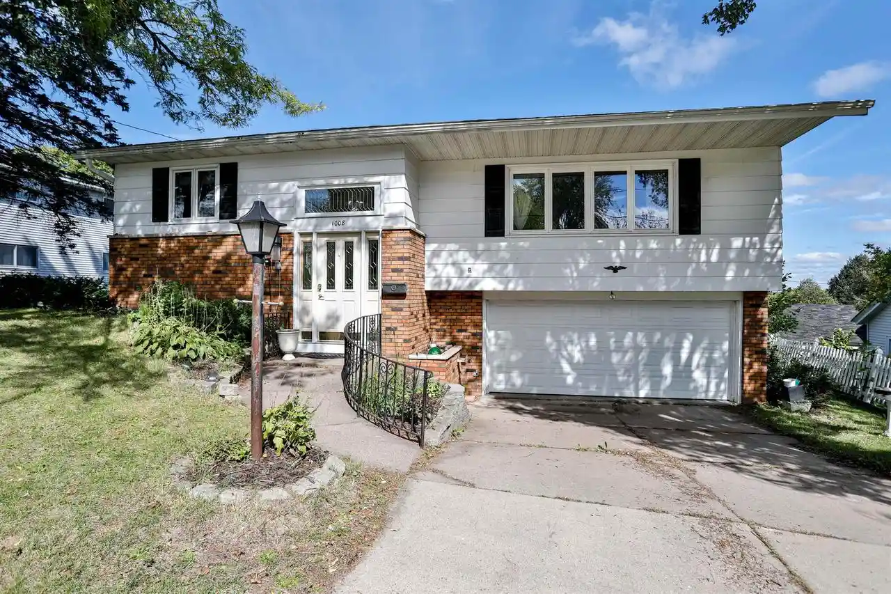 Photo 1 of Single family home for sale at 1008 Elm St, Wausau, WI 54401 | MLS# 22604726 | Listing updated on 2026-09-23