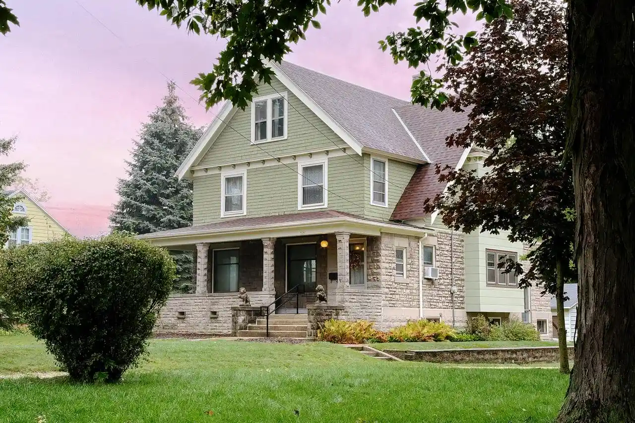 Photo 1 of Single family home for sale at 924 W Grand Ave, Port Washington, WI 53074 | MLS# 1981744 | Listing updated on 2026-10-02