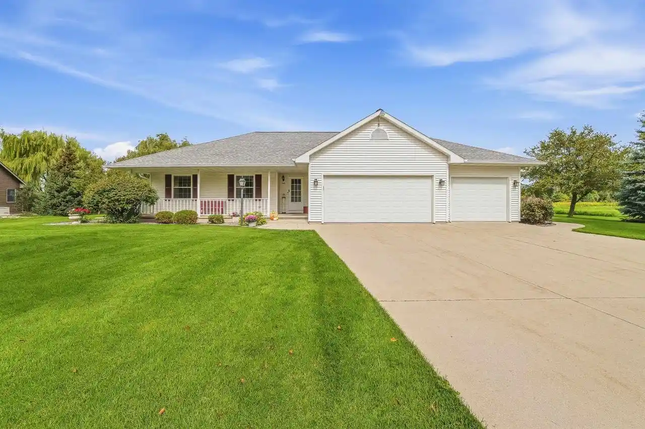 Photo 1 of Single family home for sale at W5011 Valley Crk Rd, Fond Du Lac, WI 54937 | MLS# 50333138 | Listing updated on 2026-09-23