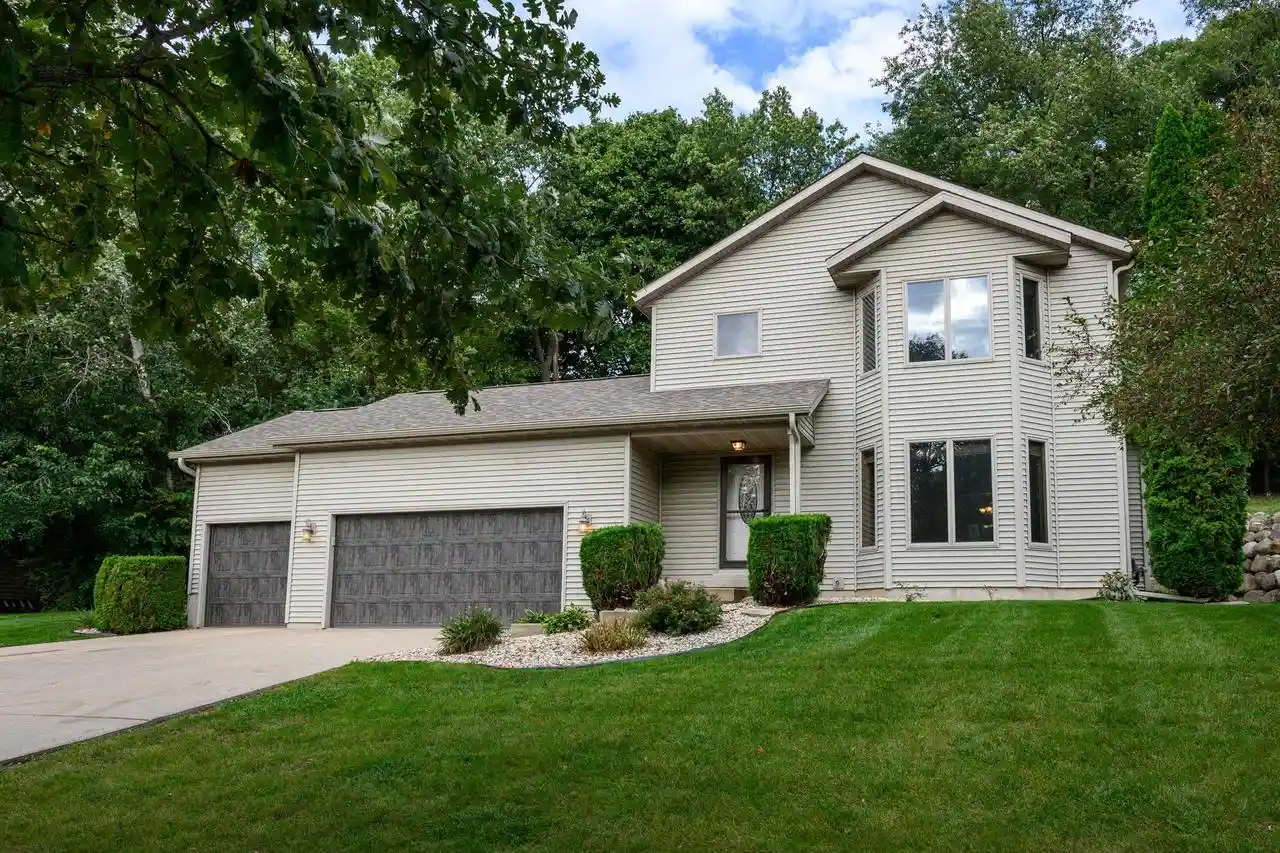 Photo 1 of Single family home for sale at 213 Yarrow Hl Dr, Cottage Grove, WI 53527 | MLS# 2033267 | Listing updated on 2026-10-01