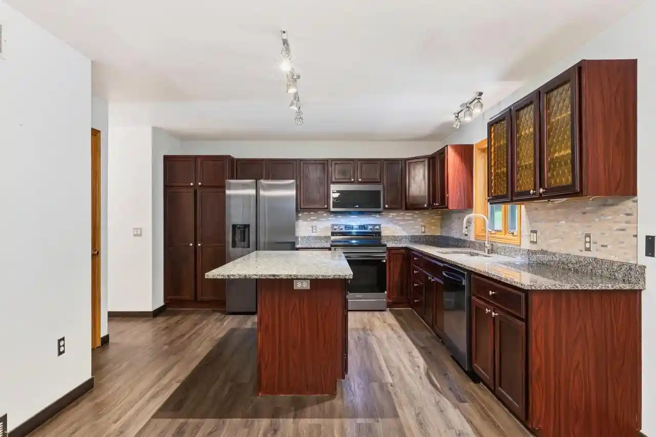 Photo 3 of Single family home for sale at 213 Yarrow Hl Dr, Cottage Grove, WI 53527 | MLS# 2033267 | Listing updated on 2026-10-01