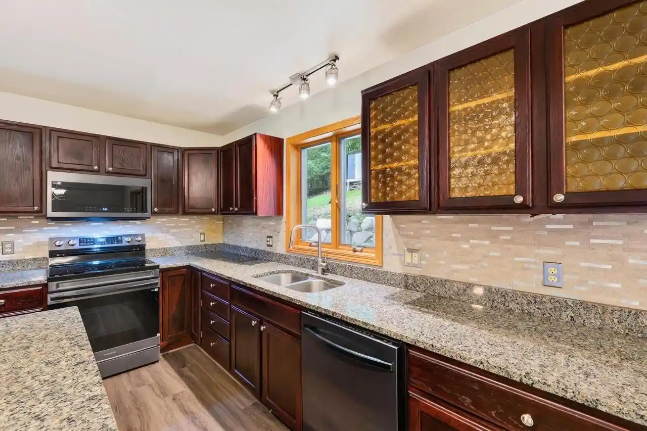 Photo 3 of Single family home for sale at 213 Yarrow Hl Dr, Cottage Grove, WI 53527 | MLS# 2033267 | Listing updated on 2026-10-01