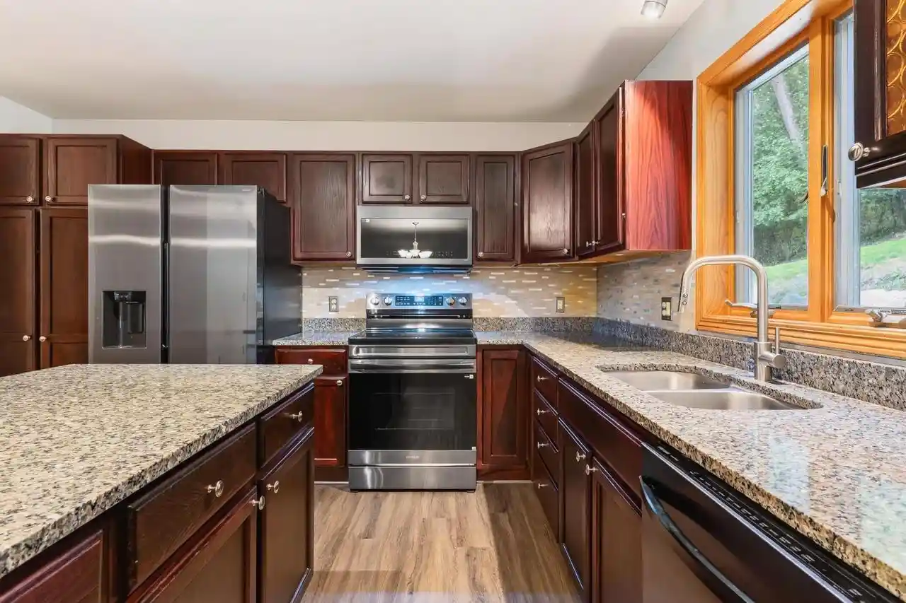 Photo 4 of Single family home for sale at 213 Yarrow Hl Dr, Cottage Grove, WI 53527 | MLS# 2033267 | Listing updated on 2026-10-01