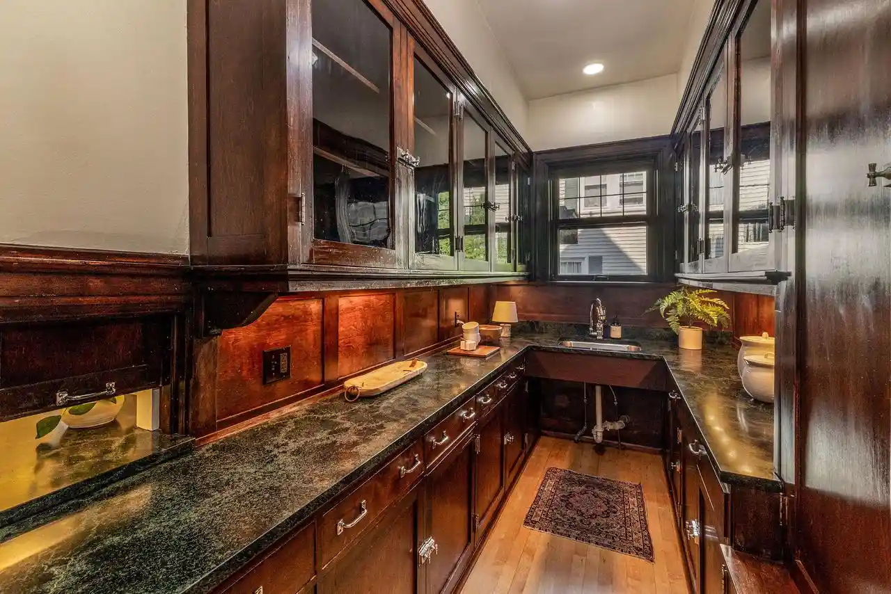 Photo 4 of Single family home for sale at 3107 N Shepard Ave, Milwaukee, WI 53211 | MLS# 1981762 | Listing updated on 2026-10-07