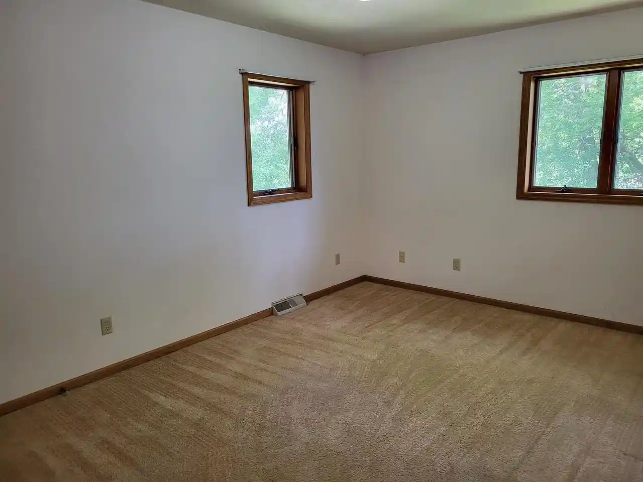 Photo 2 of Single family home for sale at 1246 Washington Rd, Stoughton, WI 53589 | MLS# 2033268 | Listing updated on 2026-09-23