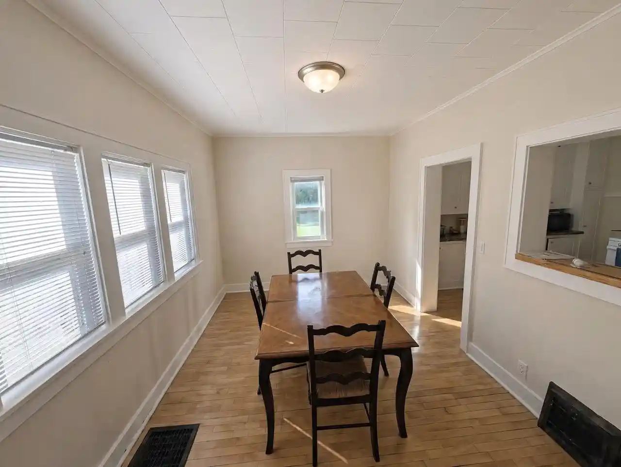 Photo 2 of Single family home for sale at 719 W 6th Avenue, Oshkosh, WI 54902 | MLS# 50333136 | Listing updated on 2026-09-23